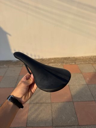 Sillín Fabric Scoop Sport Shallow Negro