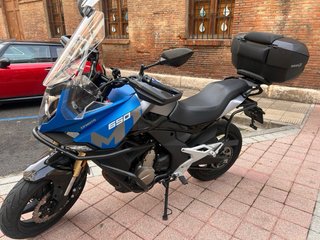 CFMOTO 650 Adventure Negra y Azul