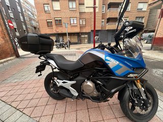 CFMOTO 650 Adventure Negra y Azul