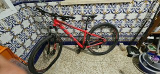 Bicicleta de montaña roja