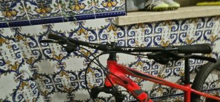 Bicicleta de montaña roja