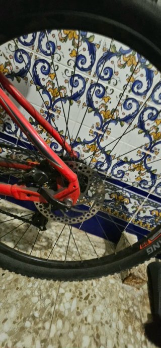 Bicicleta de montaña roja