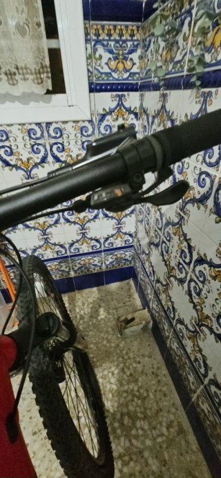 Bicicleta de montaña roja