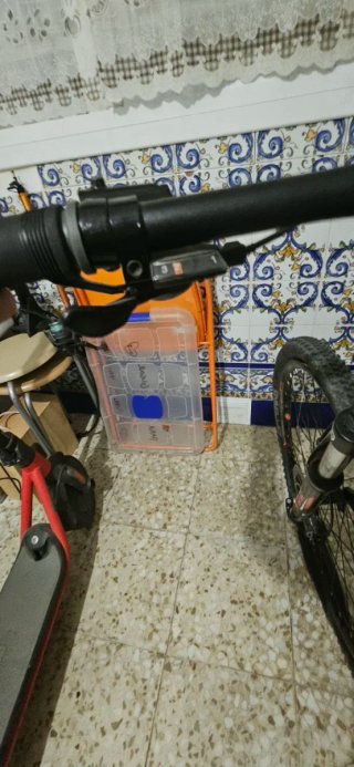 Bicicleta de montaña roja