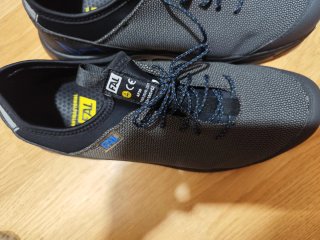 Zapatos de trabajo FAL negros y grises