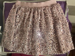 Conjunto de jersey y falda rosa de lentejuelas
