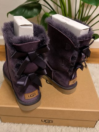 Stivali UGG con doppio fiocco viola/prugna