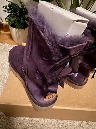 Stivali UGG con doppio fiocco viola/prugna