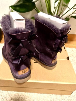 Stivali UGG con doppio fiocco viola/prugna