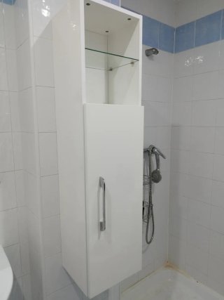 Espejo y armario de baño plateado