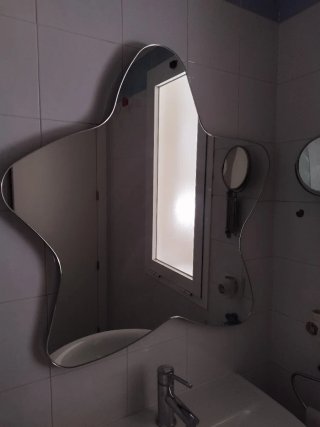 Espejo y armario de baño plateado