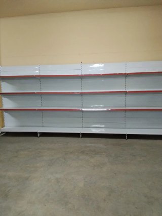 Estanterías metálicas tipo góndola