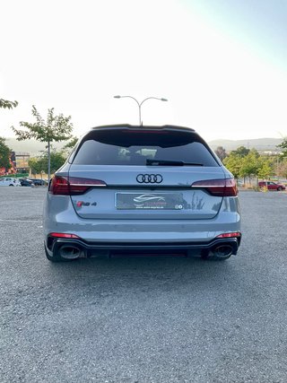 Audi A4 RS4 Avant TFSI 331kW quattro tiptronic
