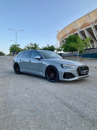 Audi A4 RS4 Avant TFSI 331kW quattro tiptronic