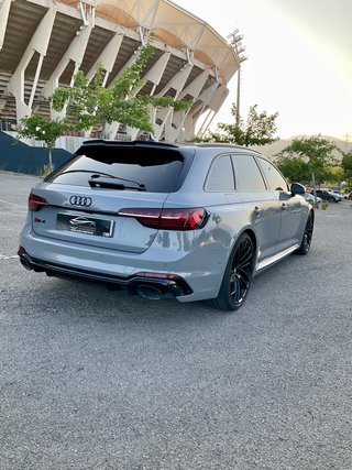 Audi A4 RS4 Avant TFSI 331kW quattro tiptronic