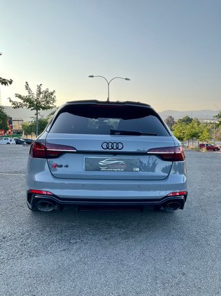 Audi A4 RS4 Avant TFSI 331kW quattro tiptronic