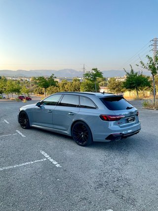 Audi A4 RS4 Avant TFSI 331kW quattro tiptronic