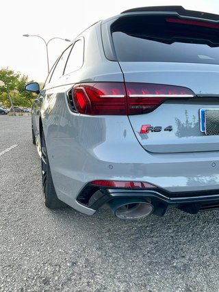 Audi A4 RS4 Avant TFSI 331kW quattro tiptronic