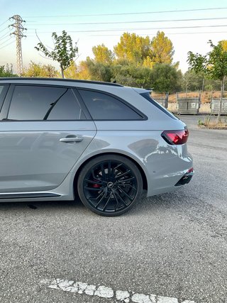 Audi A4 RS4 Avant TFSI 331kW quattro tiptronic