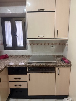 Cocina completa beige y negra