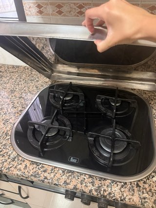 Cocina completa beige y negra