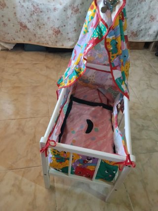 Cuna de juguete grande blanca