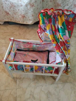 Cuna de juguete grande blanca