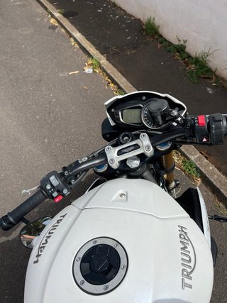 Triumph Speed Triple 1050 R Blanca