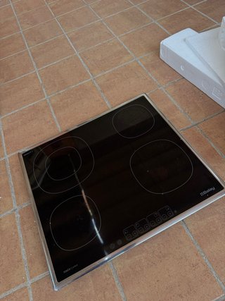 Vitrocerámica Balay Táctil con un fogón fundido.