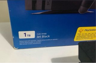 PS4 Pro FIFA 18 Bundle + Juegos