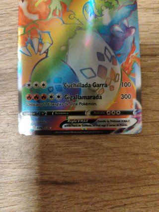 Carta Pokémon Charizard VMAX 074/073