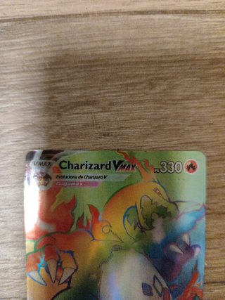 Carta Pokémon Charizard VMAX 074/073
