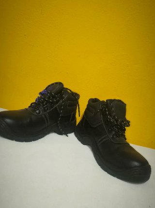 Botas de trabajo resistentes y duraderas