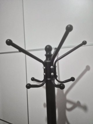 Colgador de pie moderno