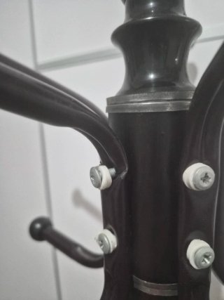 Colgador de pie moderno
