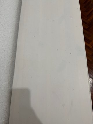 Mesa auxiliar blanca de madera