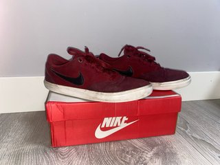Zapatillas Nike Granates y Negras