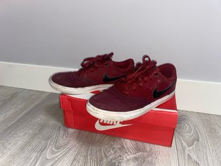Zapatillas Nike Granates y Negras