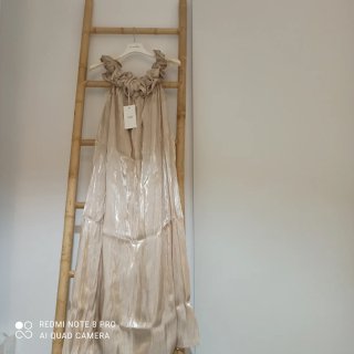 Vestido YAS champagne midi