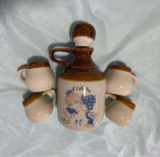Juego de licorera y tazas de cerámica