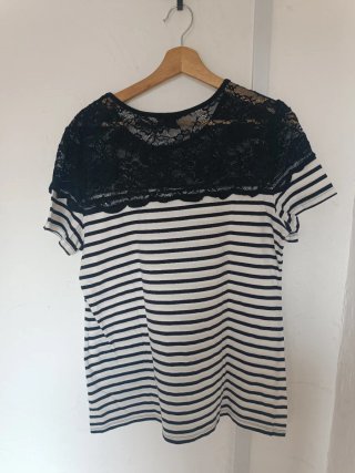 Blusa Rayas Negras y Blancas con Encaje