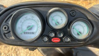 Moto Scooter Negra y Roja