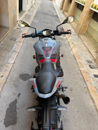 Kawasaki Z900 gris y roja