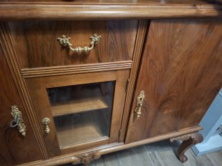 Mueble antiguo madera maciza con detalles dorados