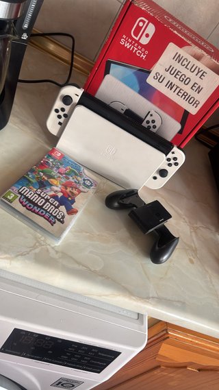 Nintendo Switch OLED Blanca + Super Mario Bros. Wo