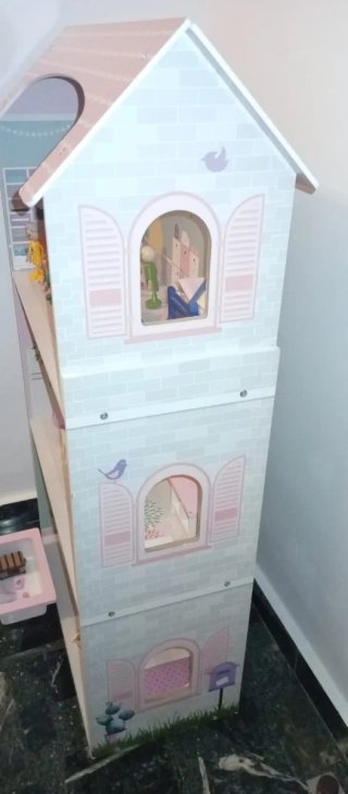 Casita de muñecas con accesorios