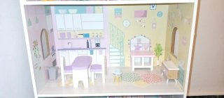 Casita de muñecas con accesorios