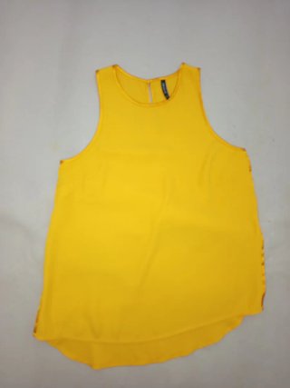 Blusa Stradivarius mostaza
