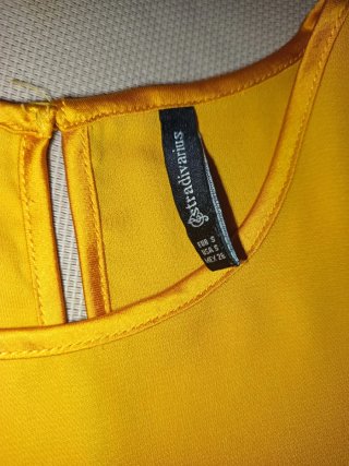 Blusa Stradivarius mostaza