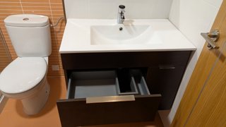 Mueble baño suspendido lavabo cerámica y espejo